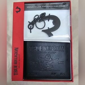 True Religion Men’s Leather Wallet & Keychain Tool Gift Set - NIB